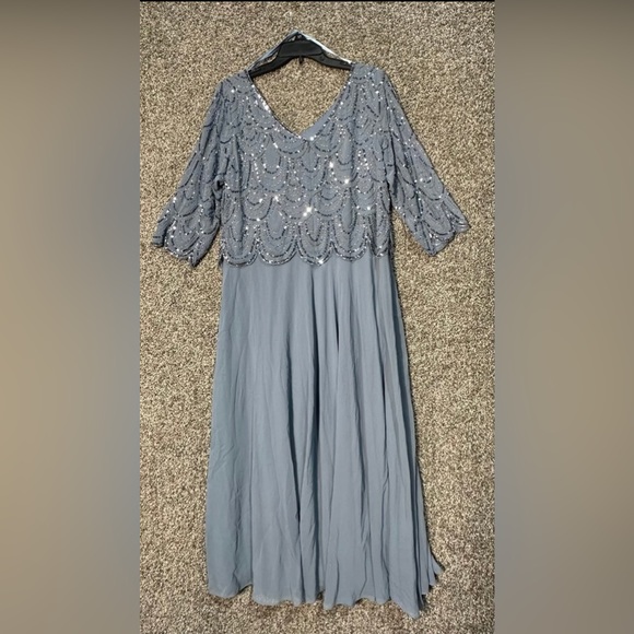 NWT J Kara Women's Petite 3/4 Scallop Beaded Pop Over Gown Size 6P - Picture 3 of 7